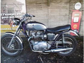  Triumph T 140