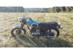 Triumph T 100