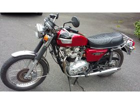 Triumph T 140