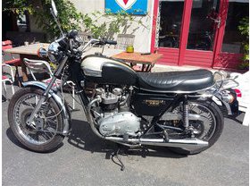 Triumph T140