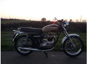 Triump T 140 V