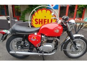 BSA A 65 Spitfire réplica