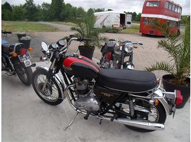 Triumph 750 Bonneville