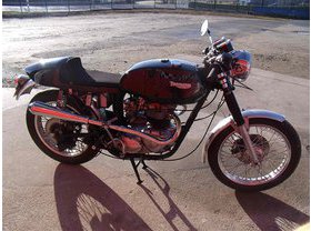 Triumph 750 café racer